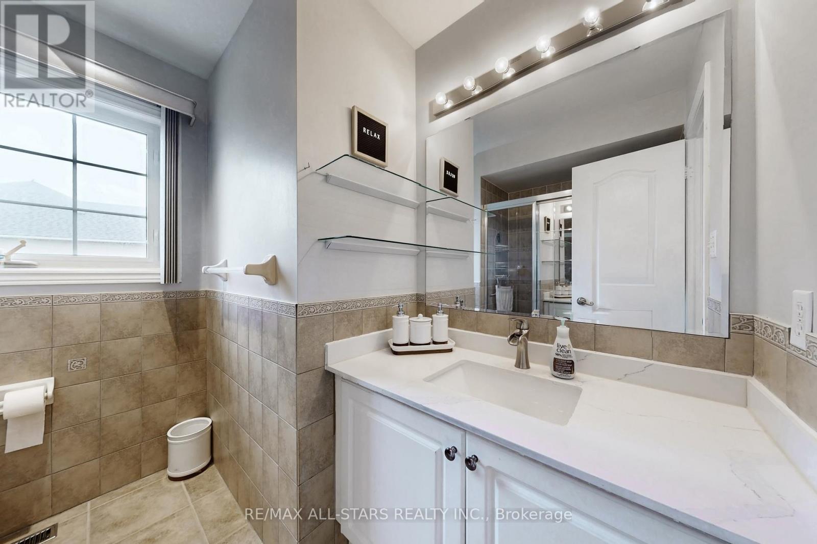 75 GLORIA CRESCENT - 38