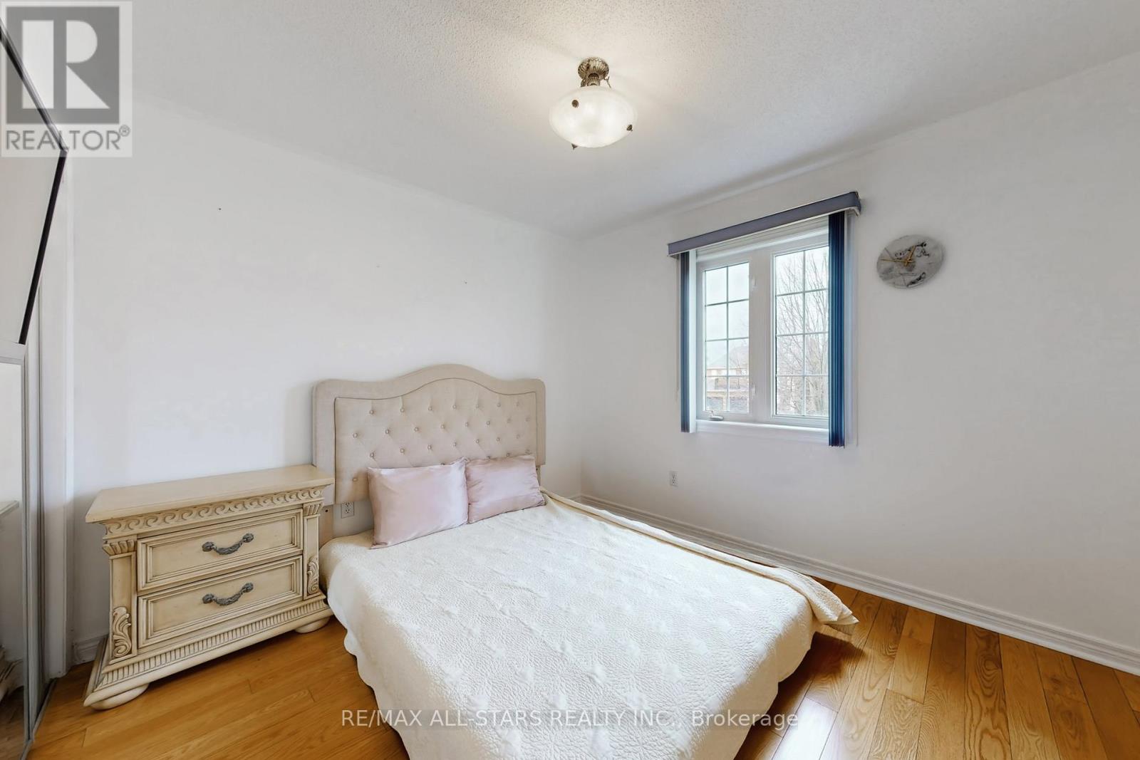 75 GLORIA CRESCENT - 36