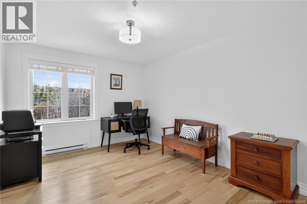 #402 65 Diamond Head Court - 18