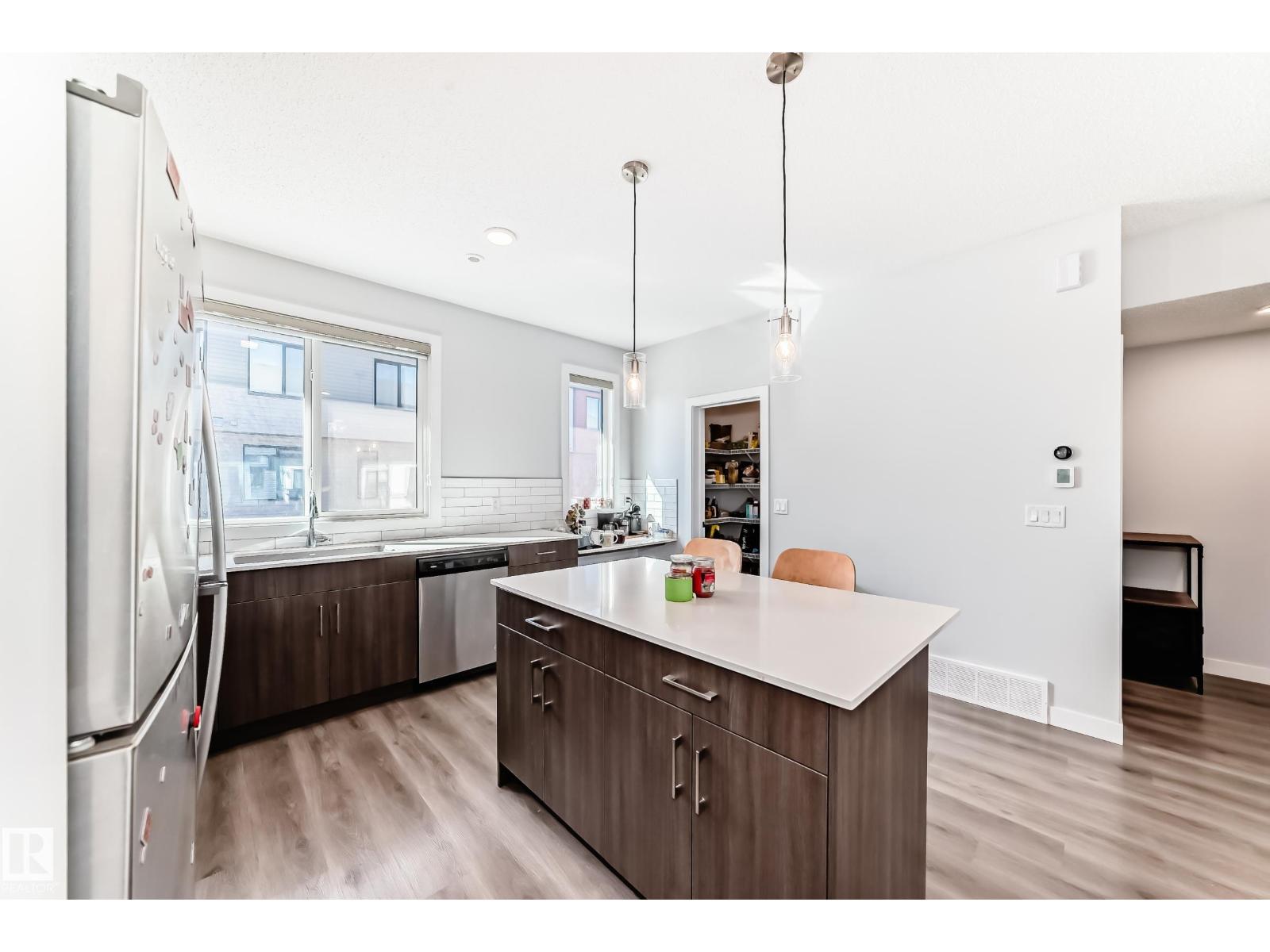 #82 11910 35 AV SW - 14