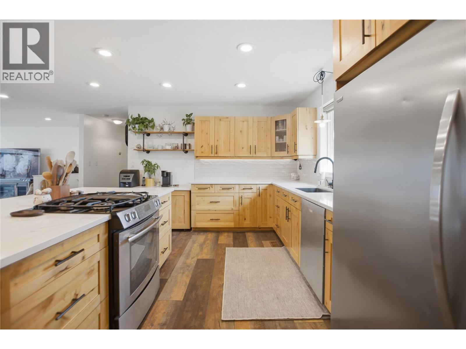 6998 VISTA DRIVE - 23