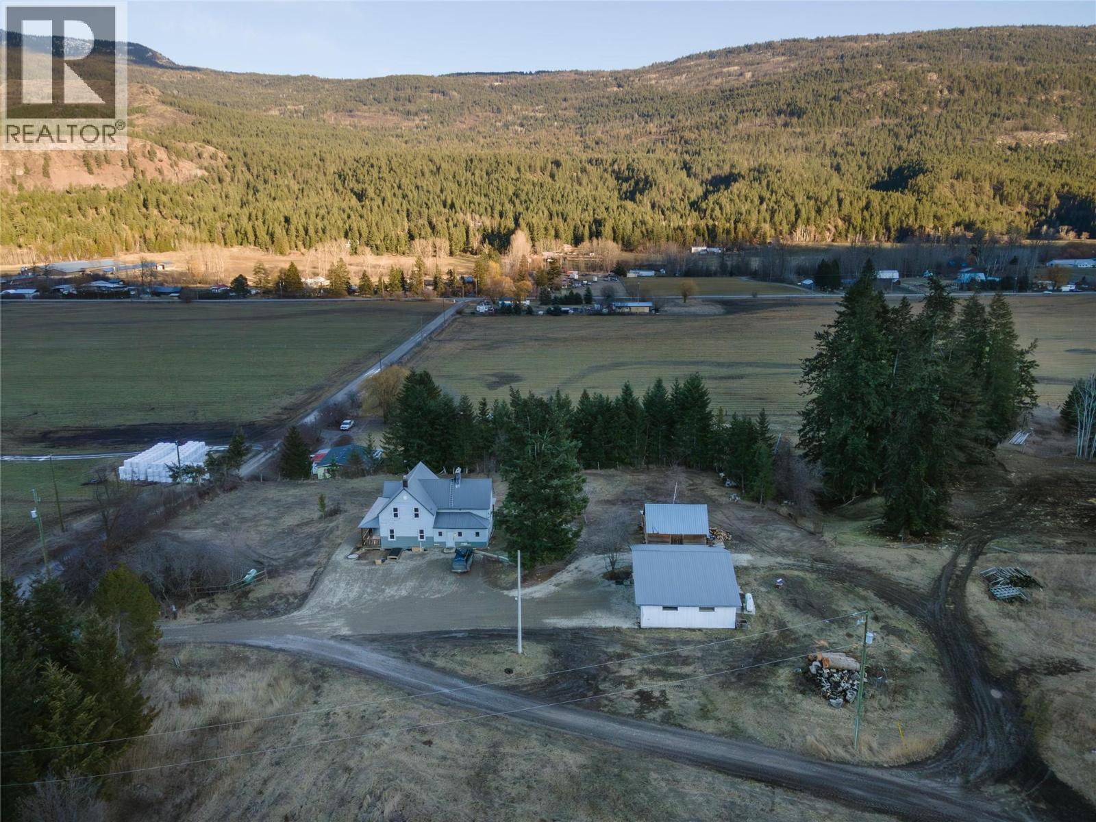 3135 Edes Road, Salmon Arm