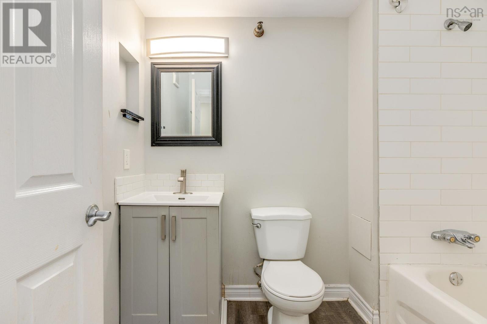 Property 21 of 35 of 105 120 Rutledge Street