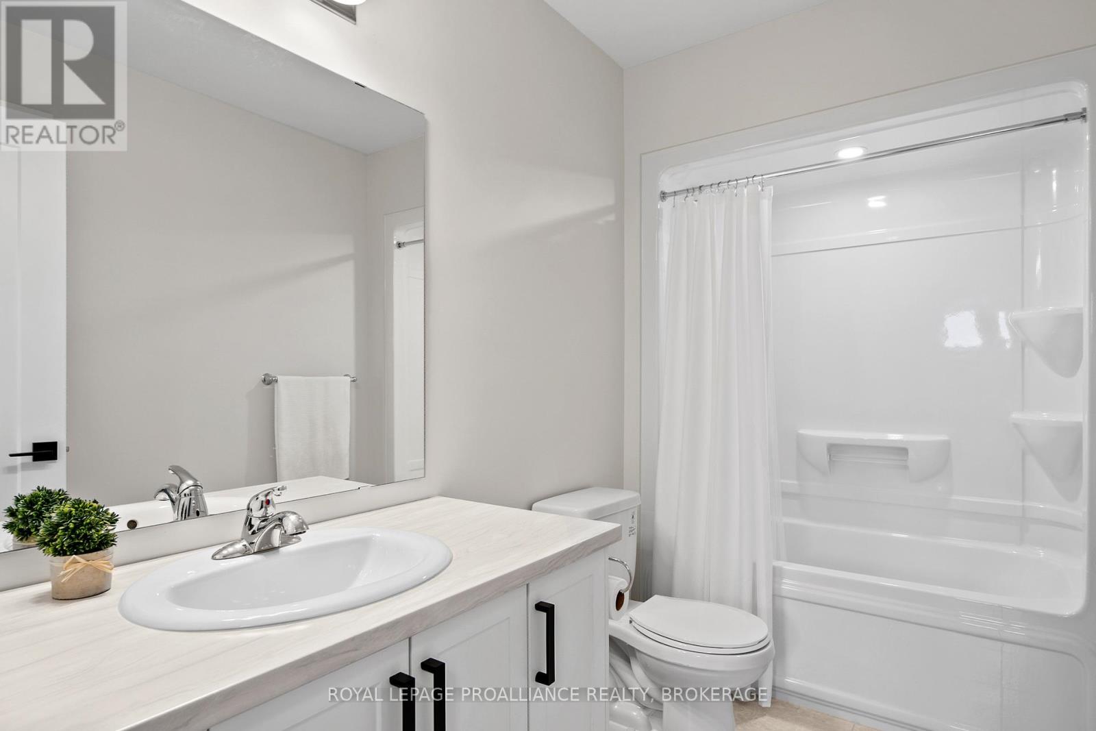 127 BRENNAN CRESCENT - 34