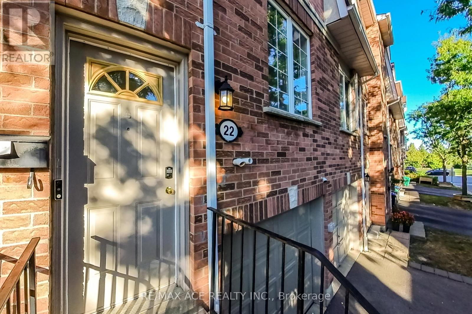 #22 1525 SOUTH PARADE COURT - 4