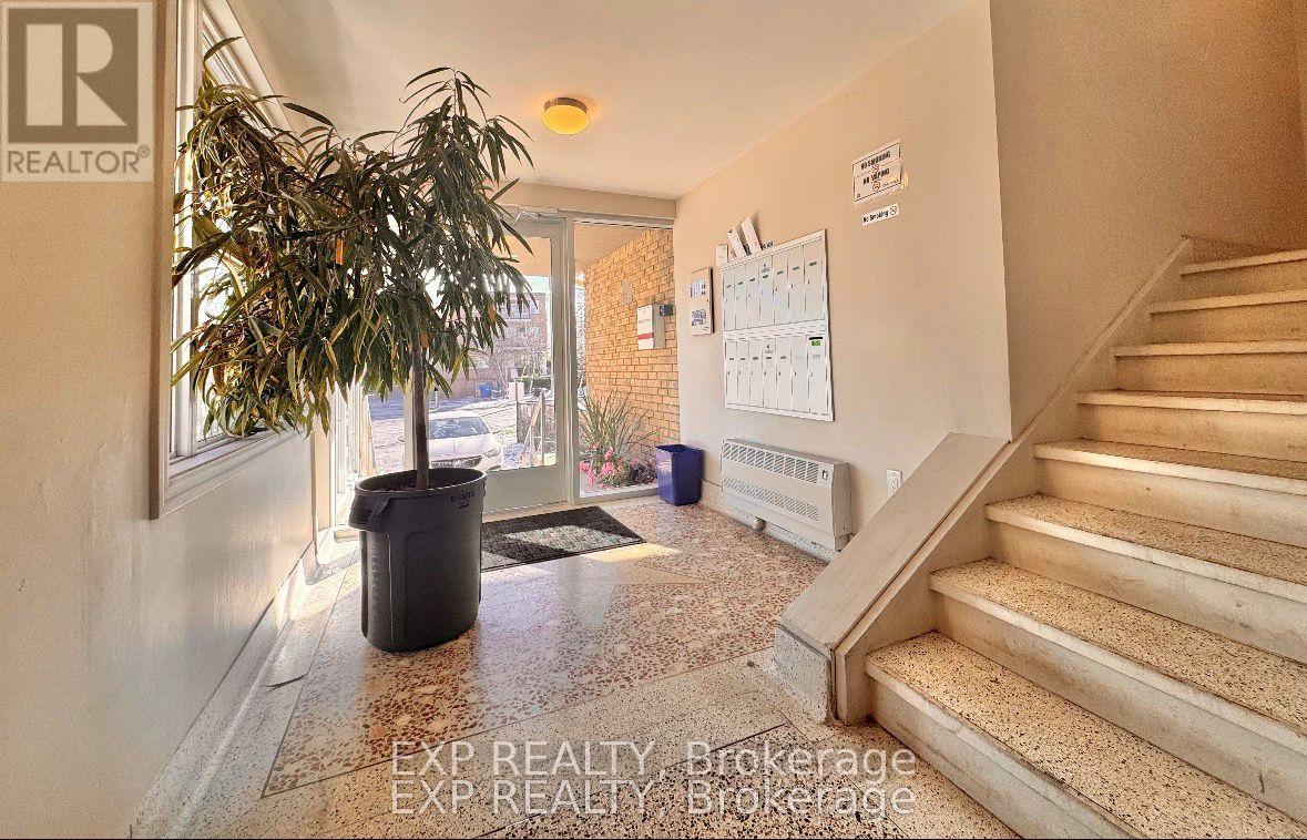 104 - 5 PAISLEY BOULEVARD E