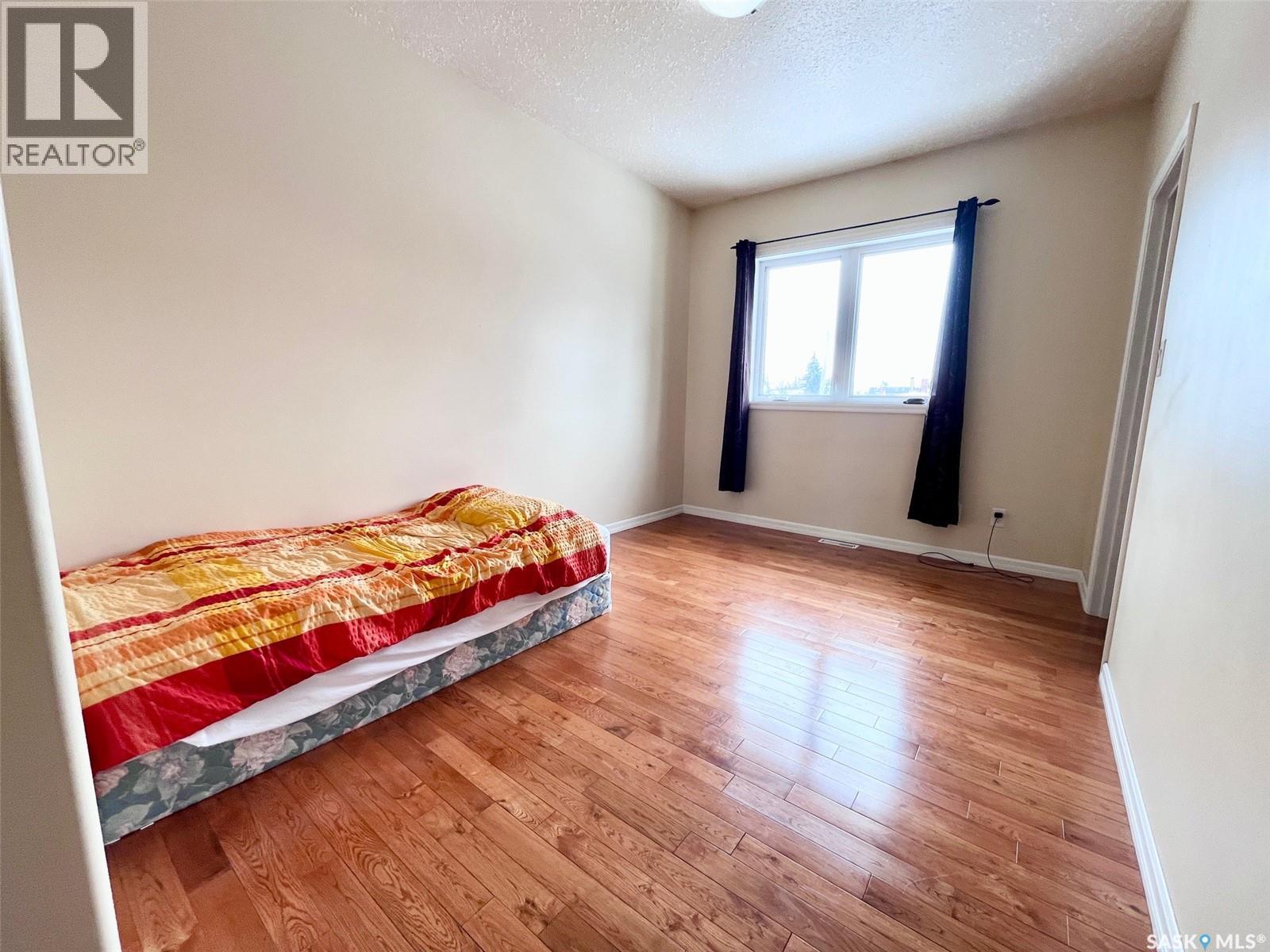 #2 211 20th STREET W - 20