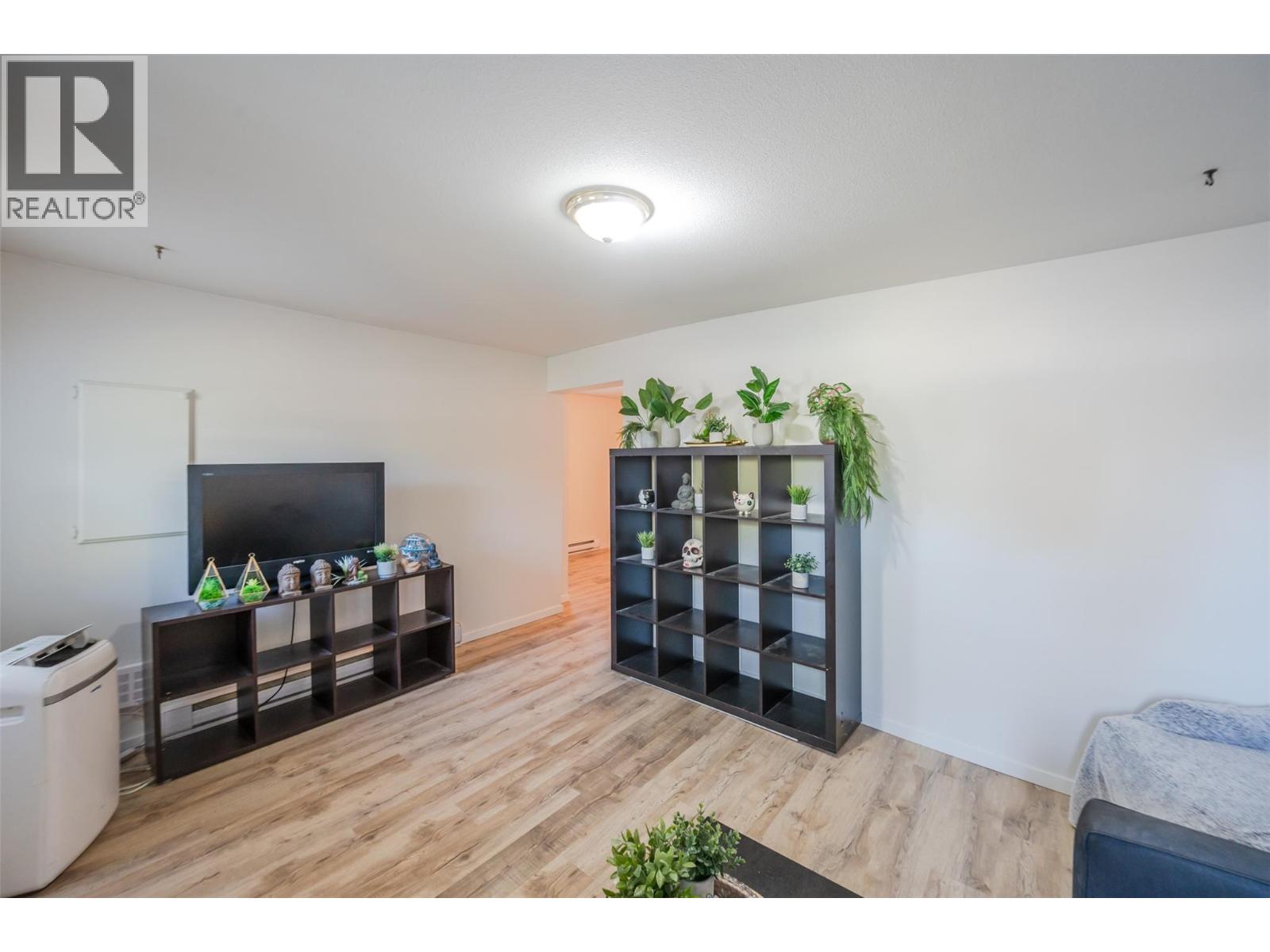 468 Wade Avenue W, Penticton