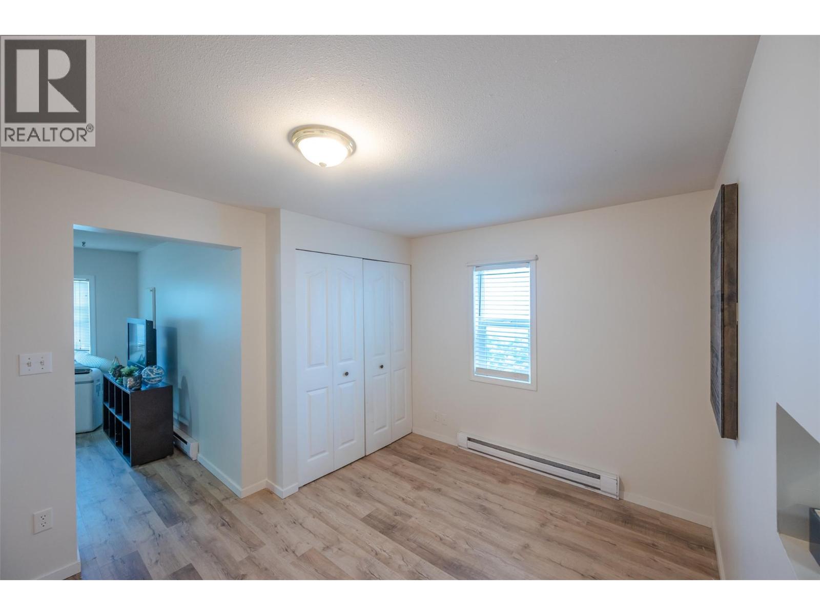 468 Wade Avenue W - 13