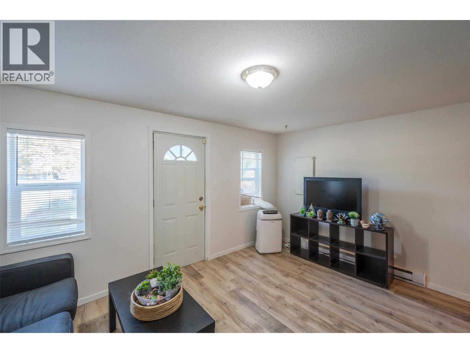 468 Wade Avenue W, Penticton