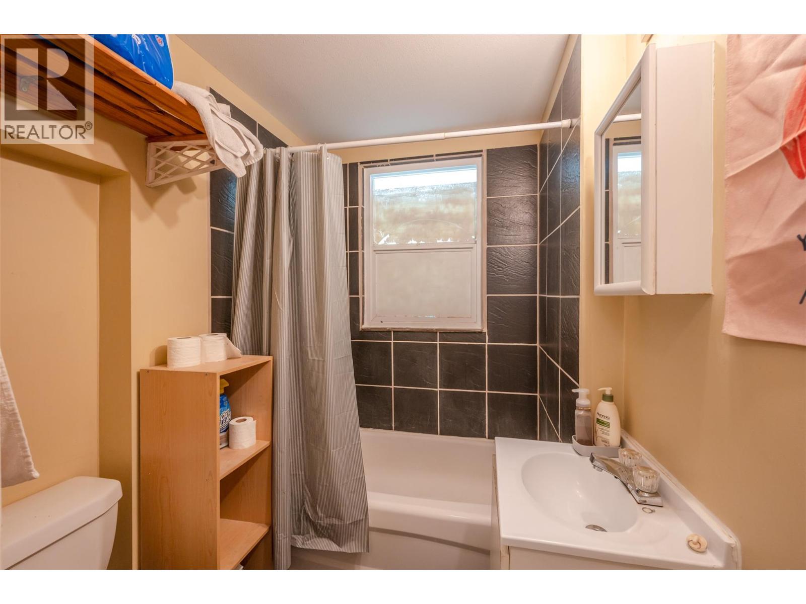 468 Wade Avenue W, Penticton