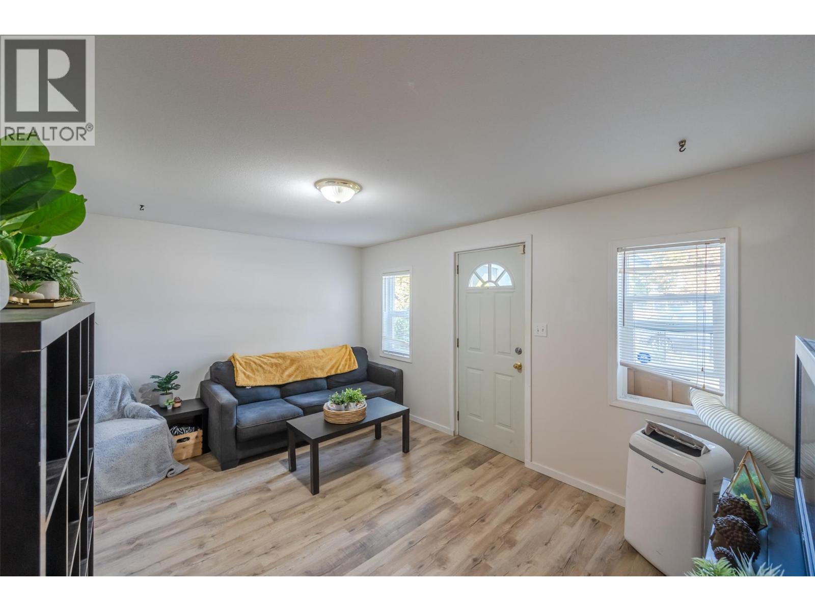 468 Wade Avenue W, Penticton