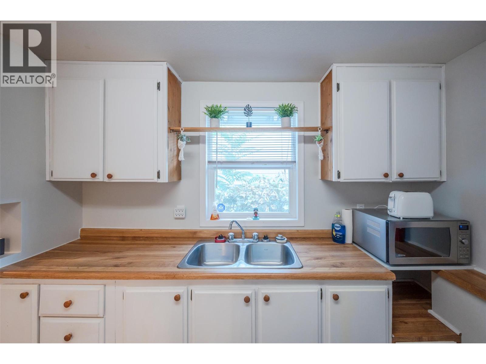 468 Wade Avenue W, Penticton