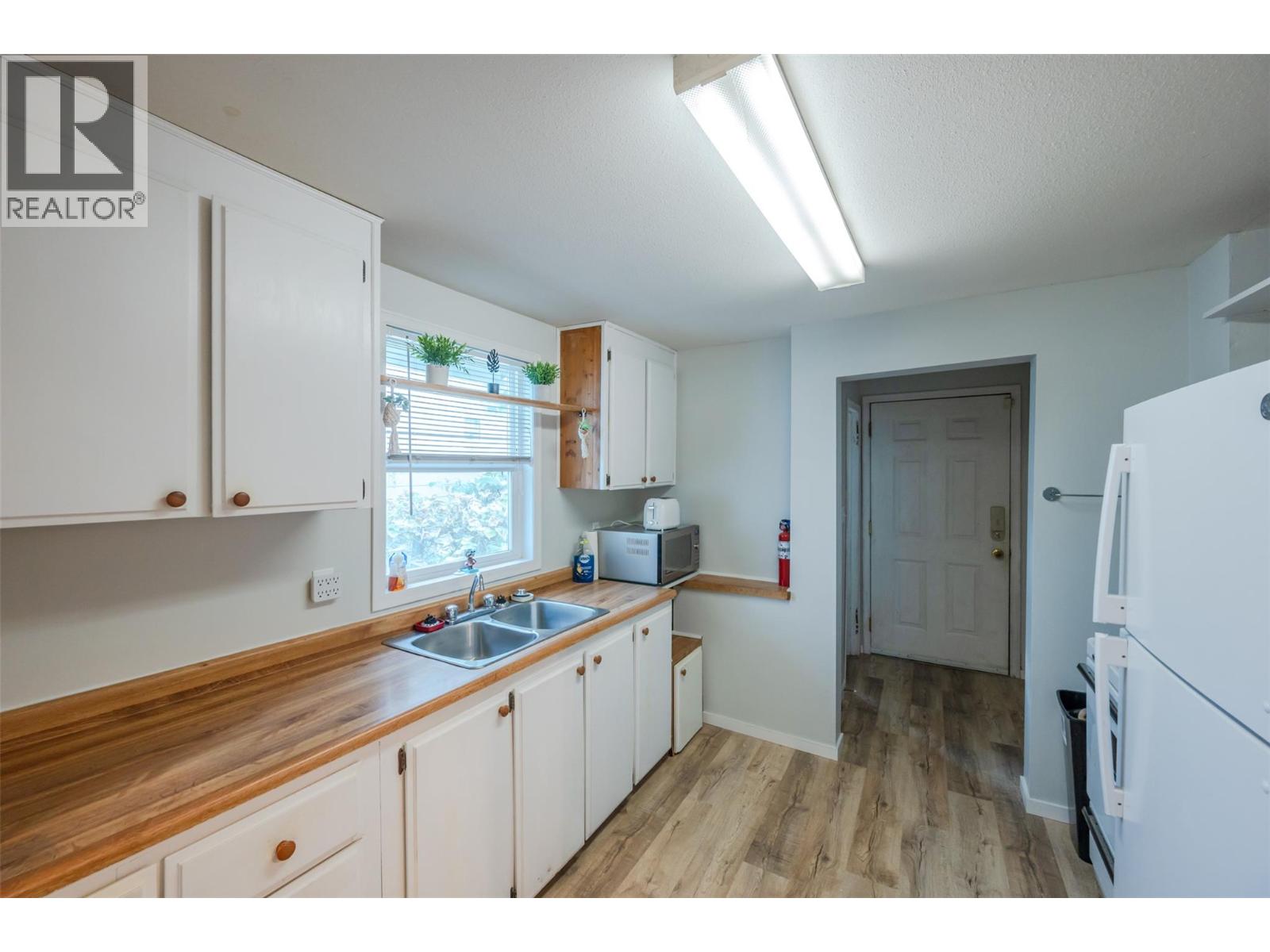 468 Wade Avenue W, Penticton