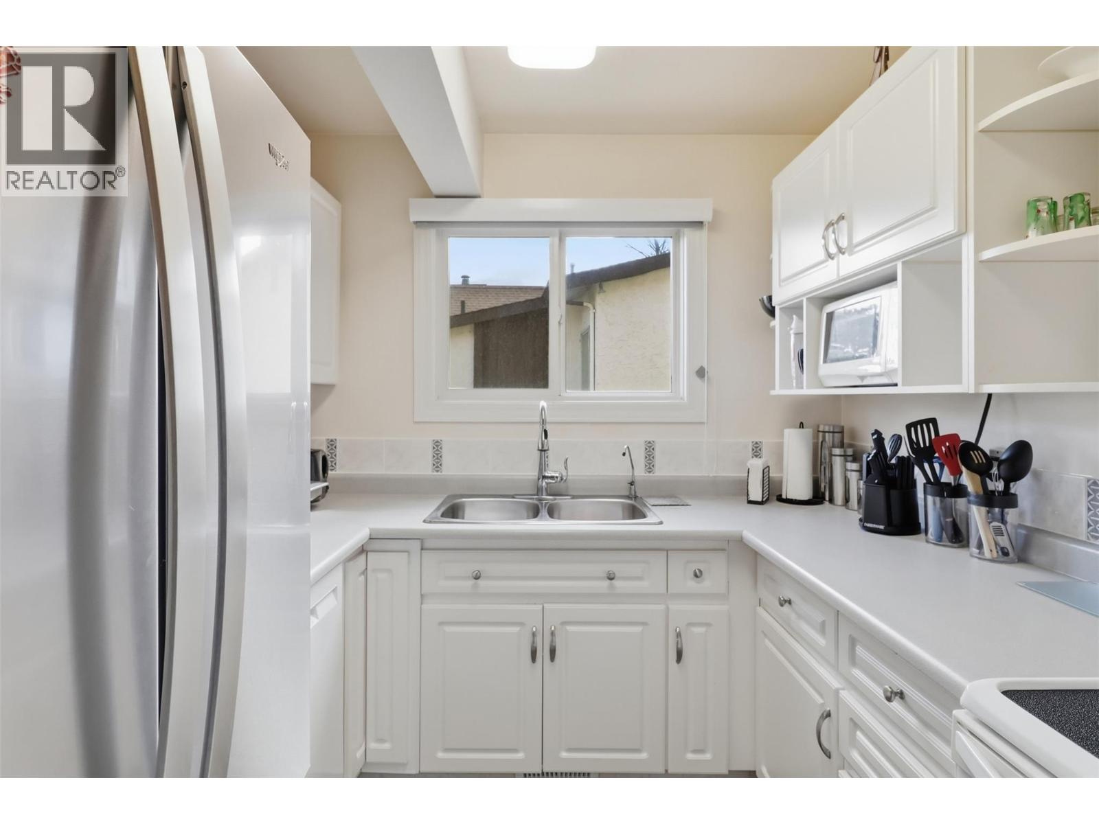 #25 250 PEMBERTON TERRACE - 10