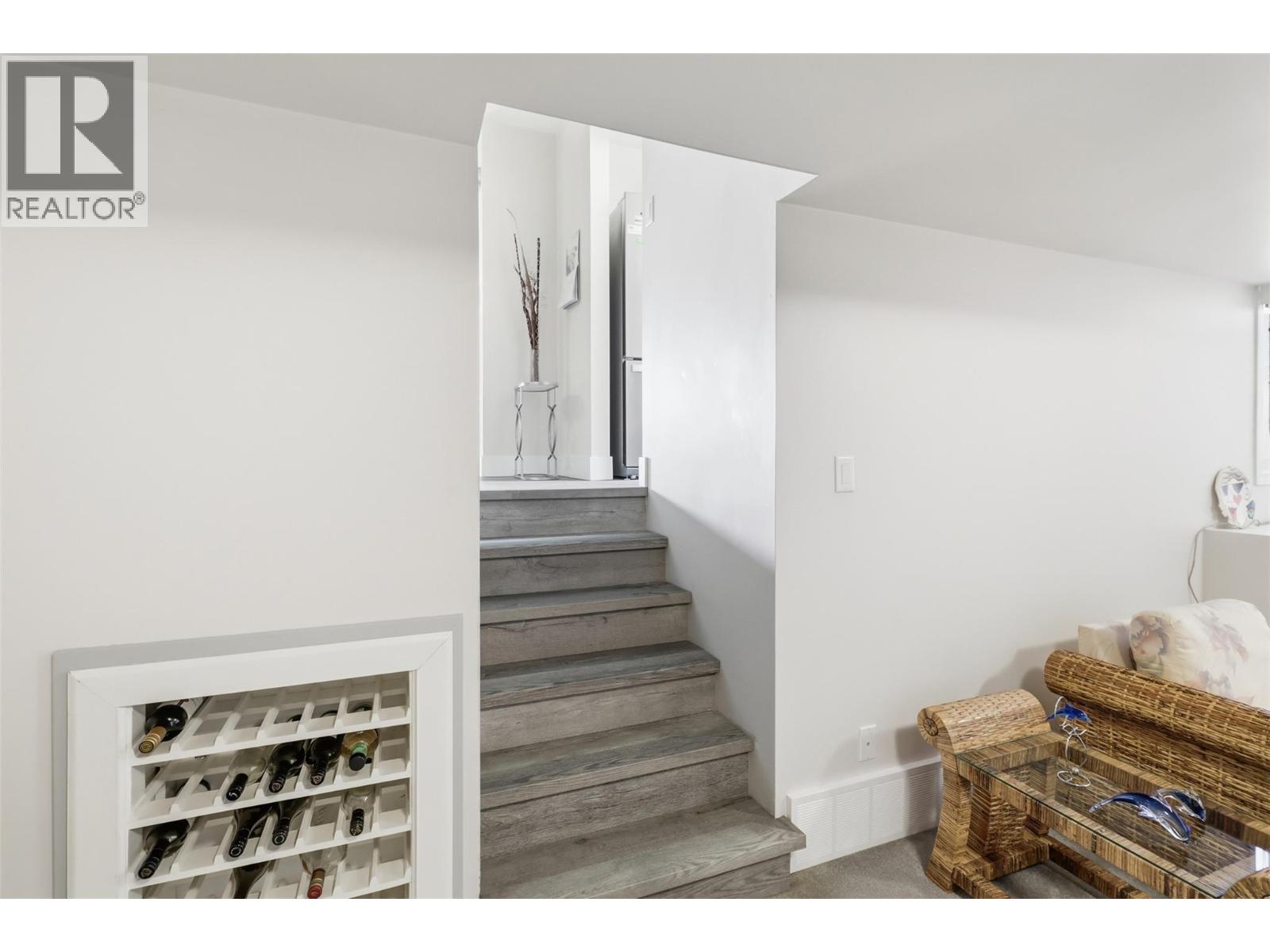 #25 250 PEMBERTON TERRACE - 19