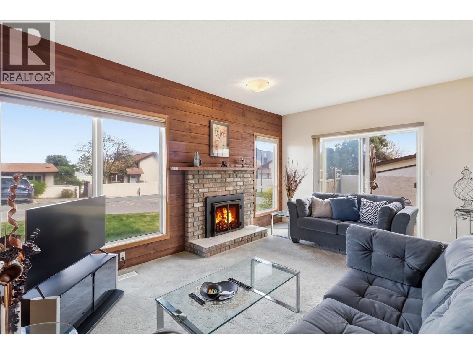 #25 250 PEMBERTON TERRACE - Image 2