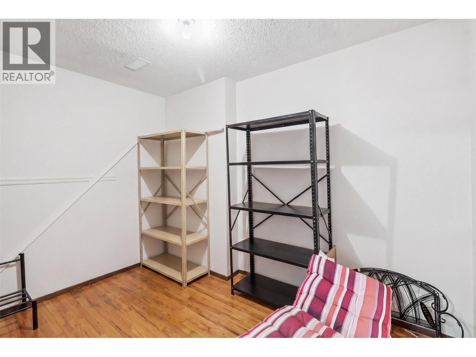 #25 250 PEMBERTON TERRACE - 23