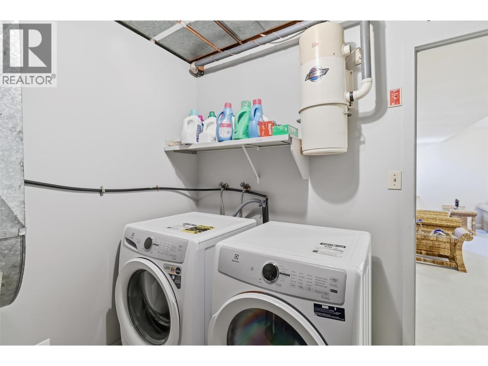 #25 250 PEMBERTON TERRACE - 24