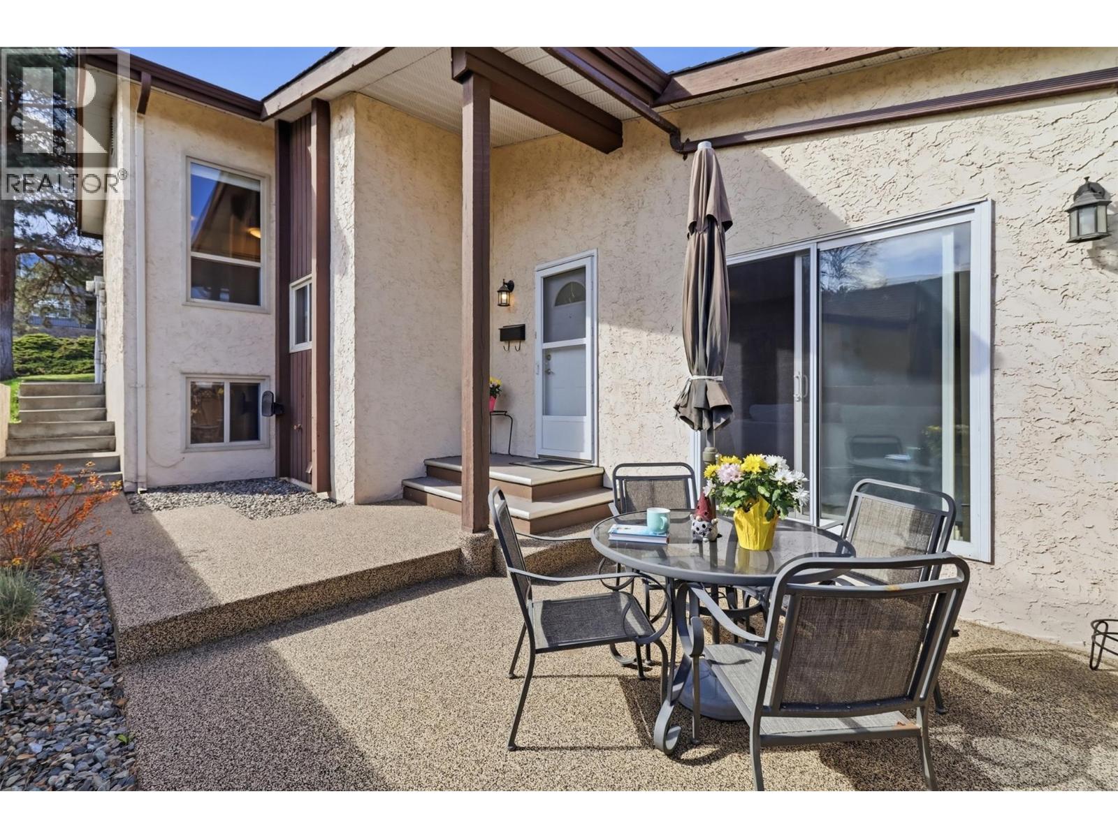 #25 250 PEMBERTON TERRACE - 27