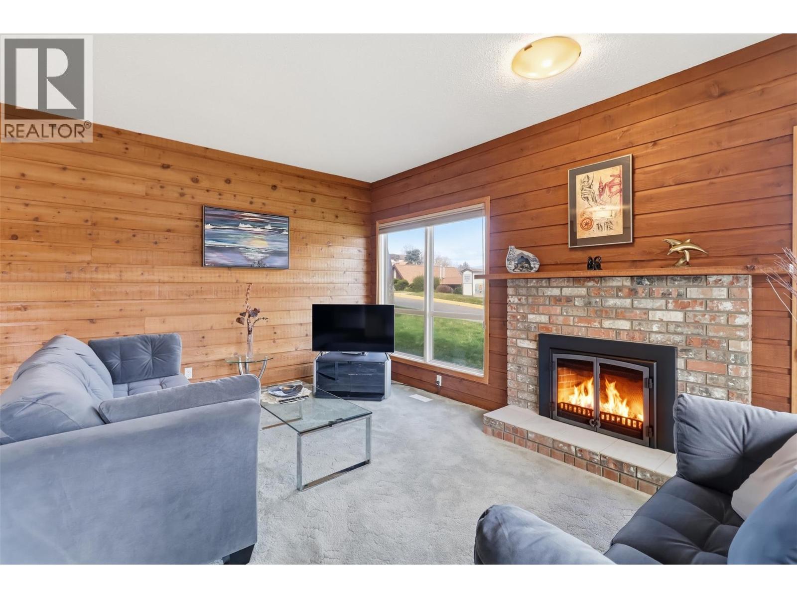 #25 250 PEMBERTON TERRACE - Image 3