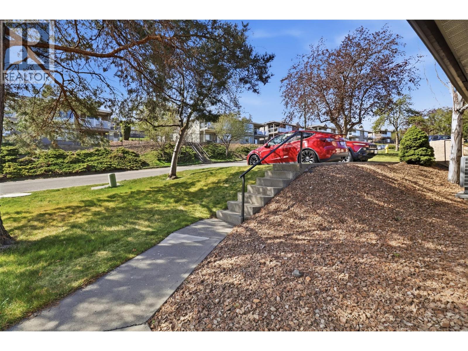 #25 250 PEMBERTON TERRACE - 30