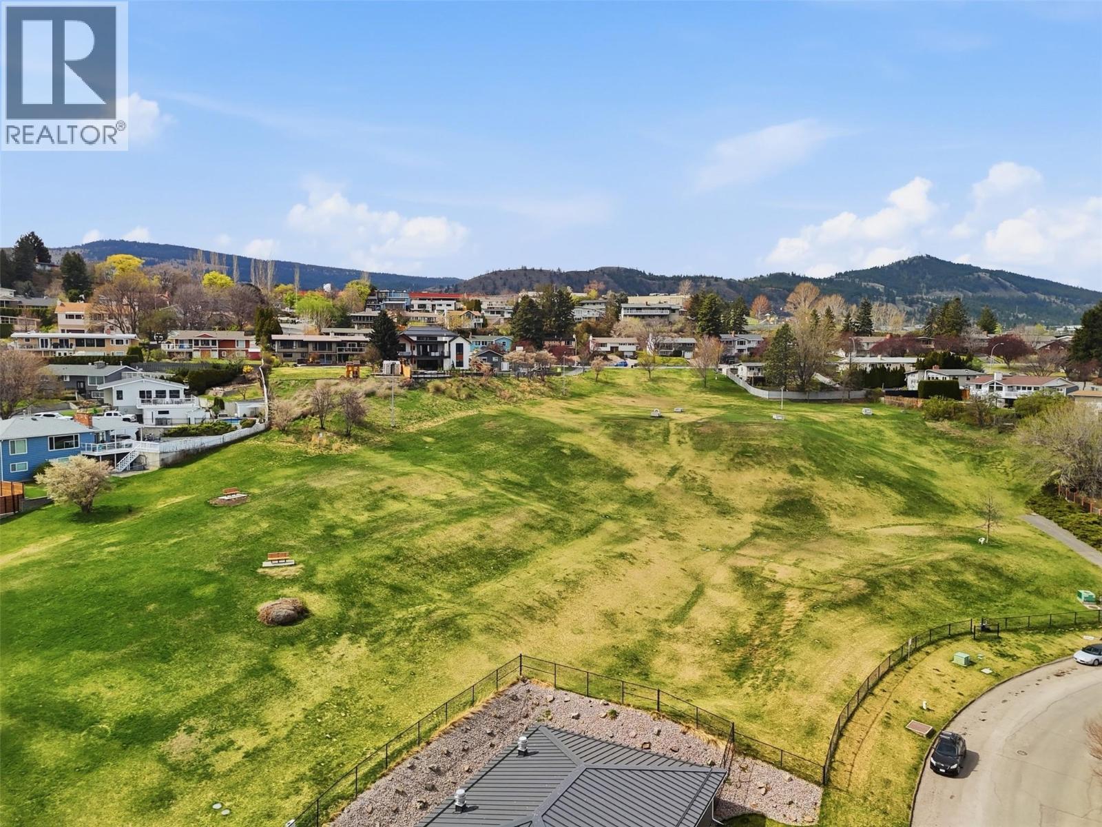 #25 250 PEMBERTON TERRACE - 38