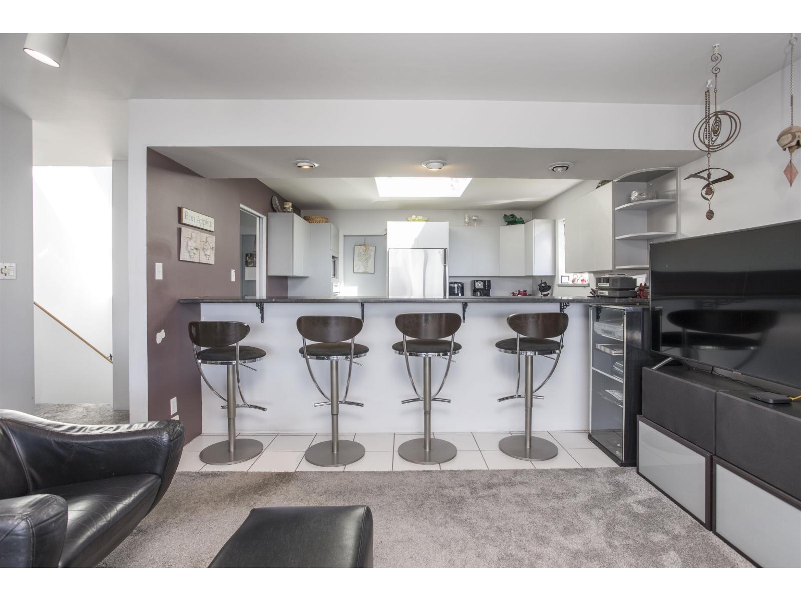 15662 SEMIAHMOO AVENUE, White Rock