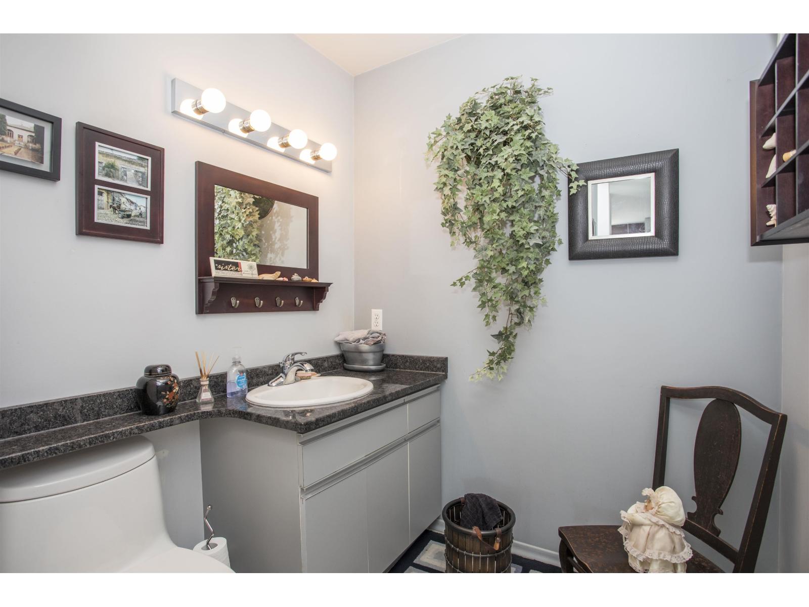 15662 SEMIAHMOO AVENUE, White Rock