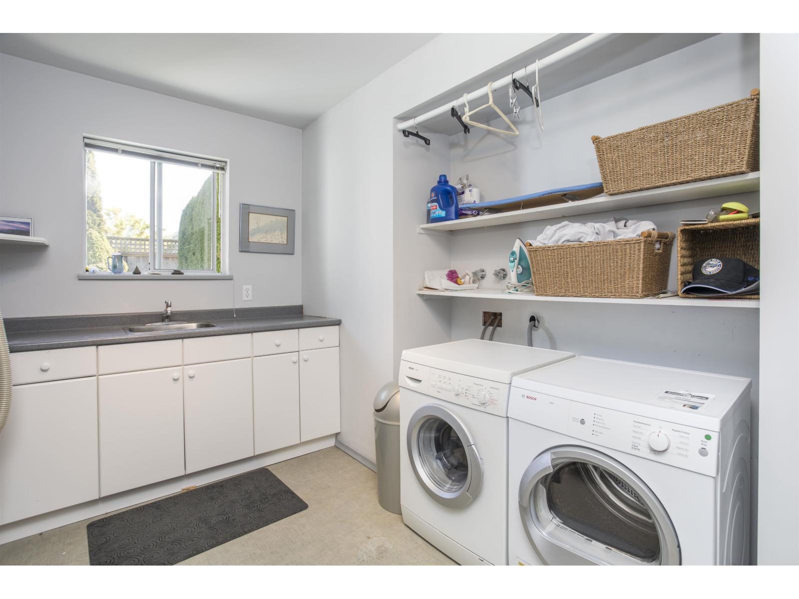 15662 SEMIAHMOO AVENUE, White Rock