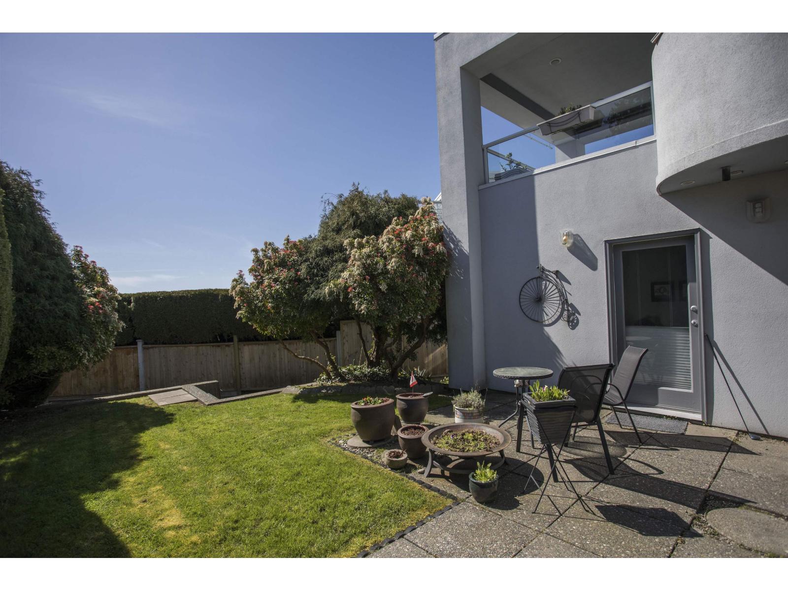 15662 SEMIAHMOO AVENUE, White Rock