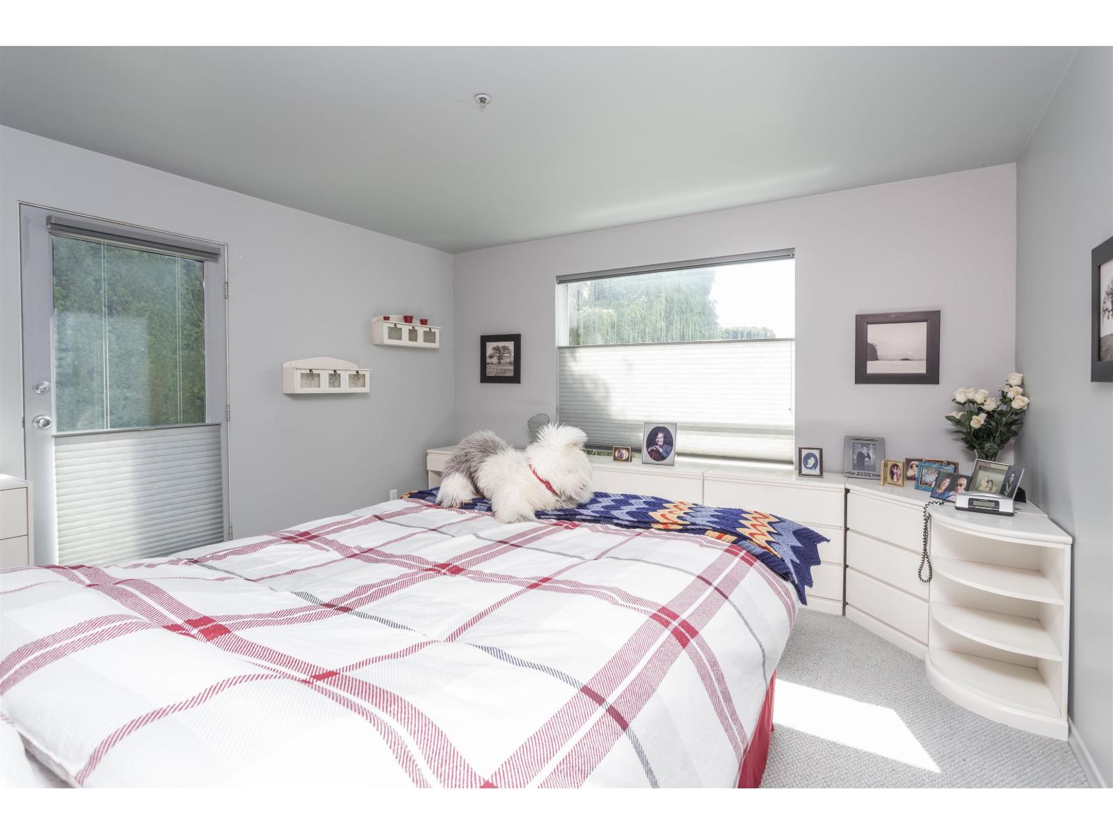 15662 SEMIAHMOO AVENUE, White Rock