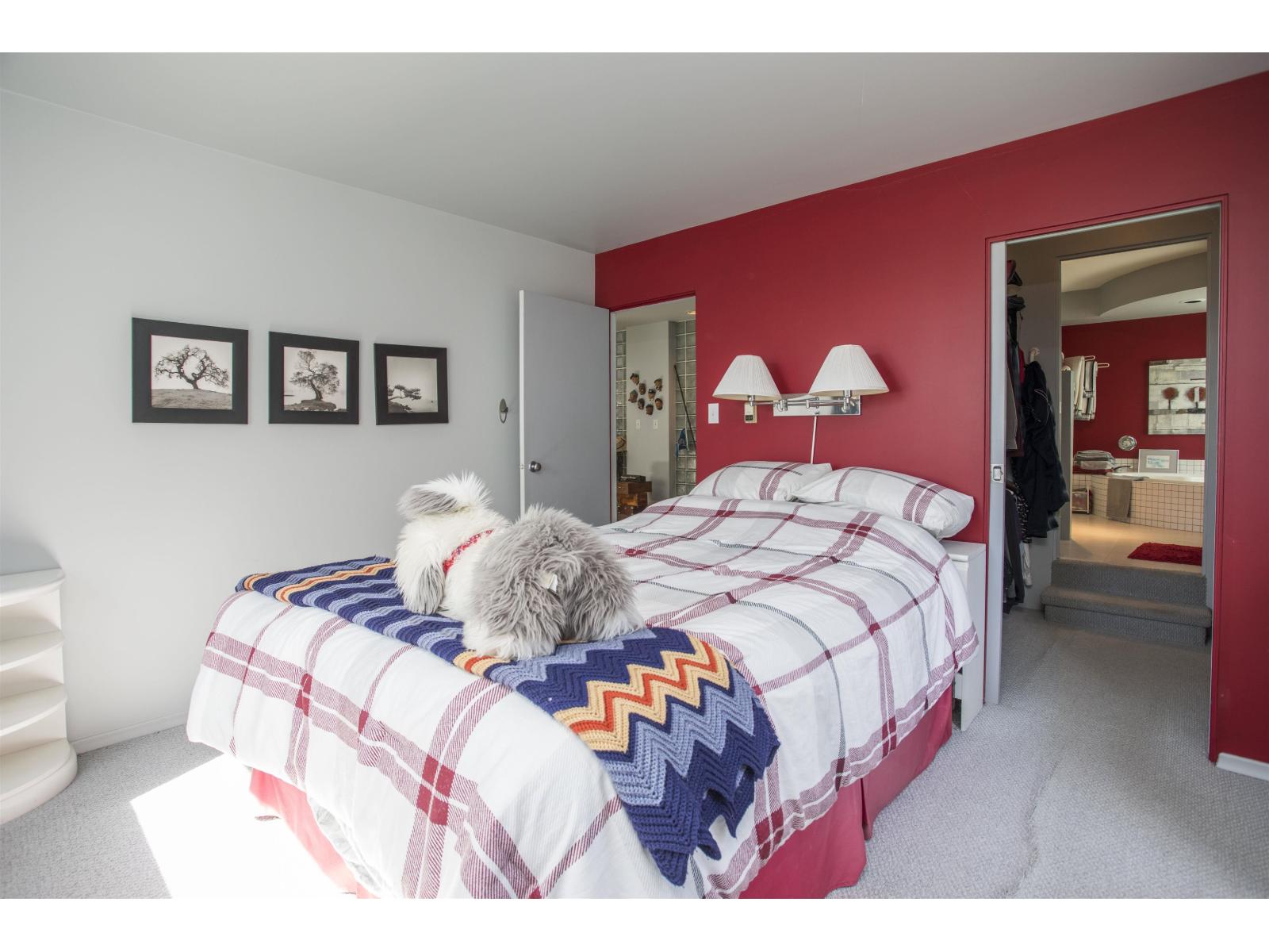 15662 SEMIAHMOO AVENUE, White Rock