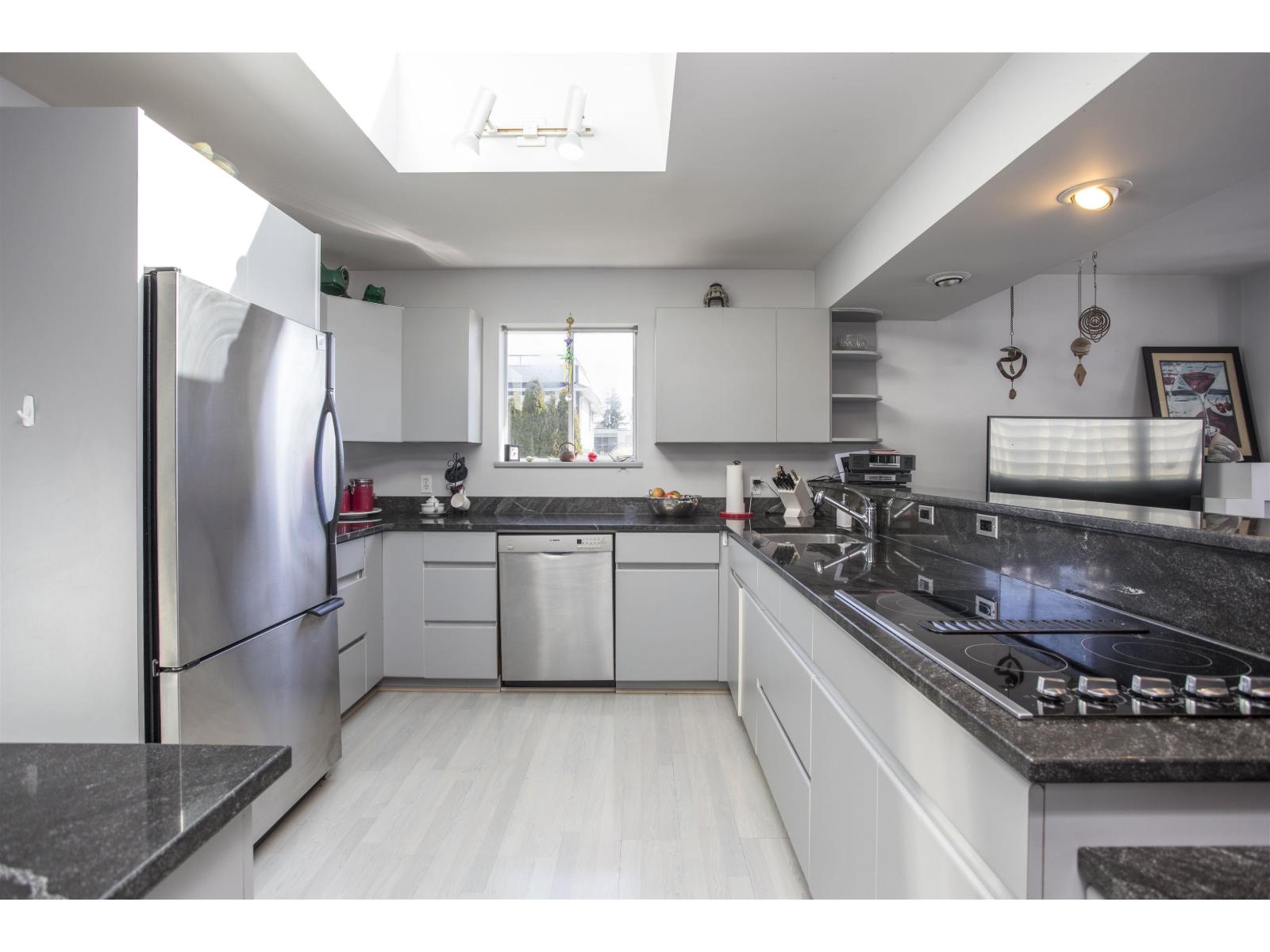 15662 SEMIAHMOO AVENUE, White Rock