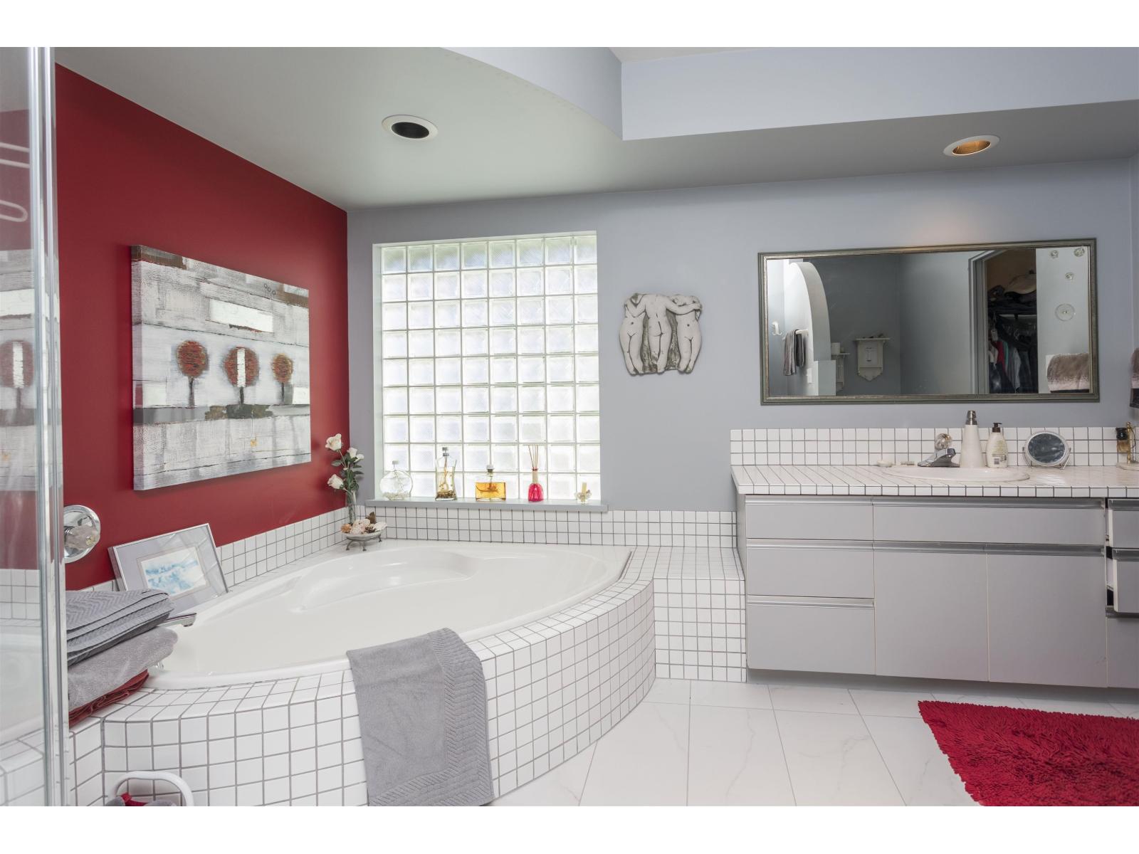 15662 SEMIAHMOO AVENUE, White Rock