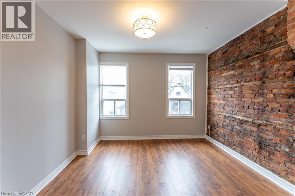 141 WELLINGTON Street N Unit# 2