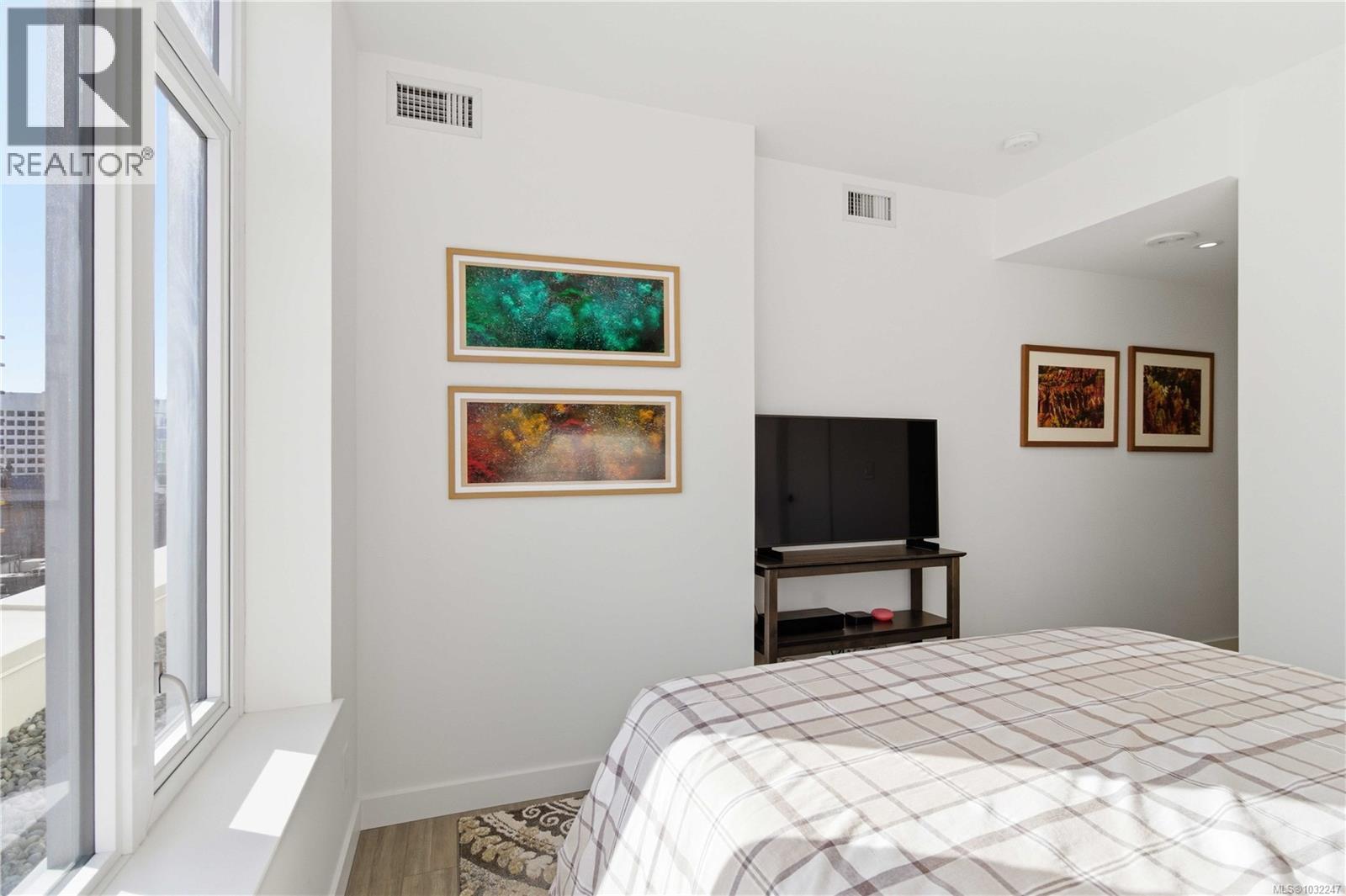 #1001 848 YATES ST - 26