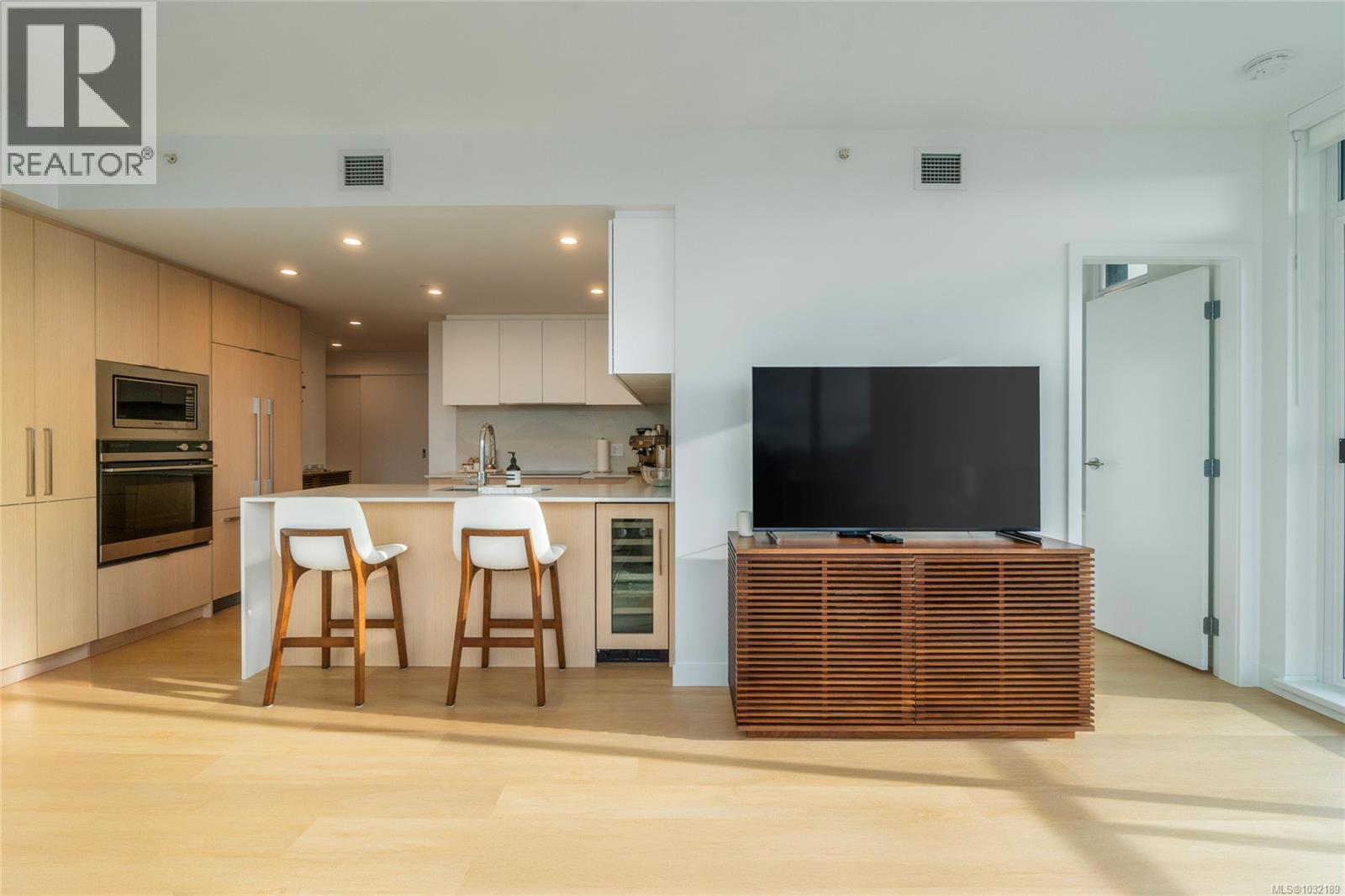 #810 1100 YATES ST - 14