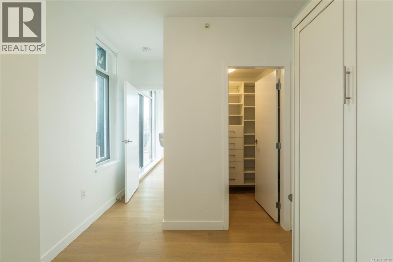 #810 1100 YATES ST - 23