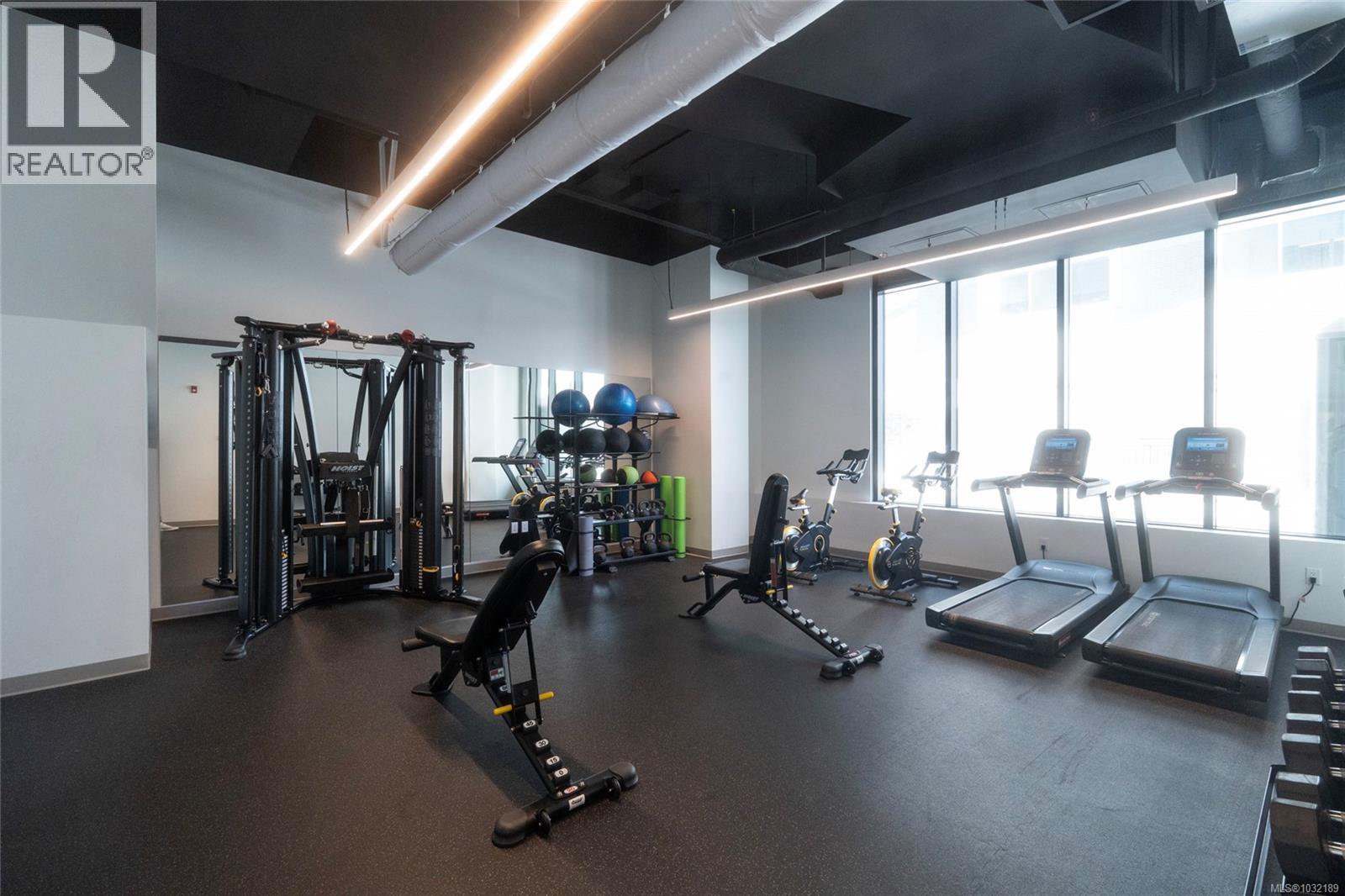 #810 1100 YATES ST - 32