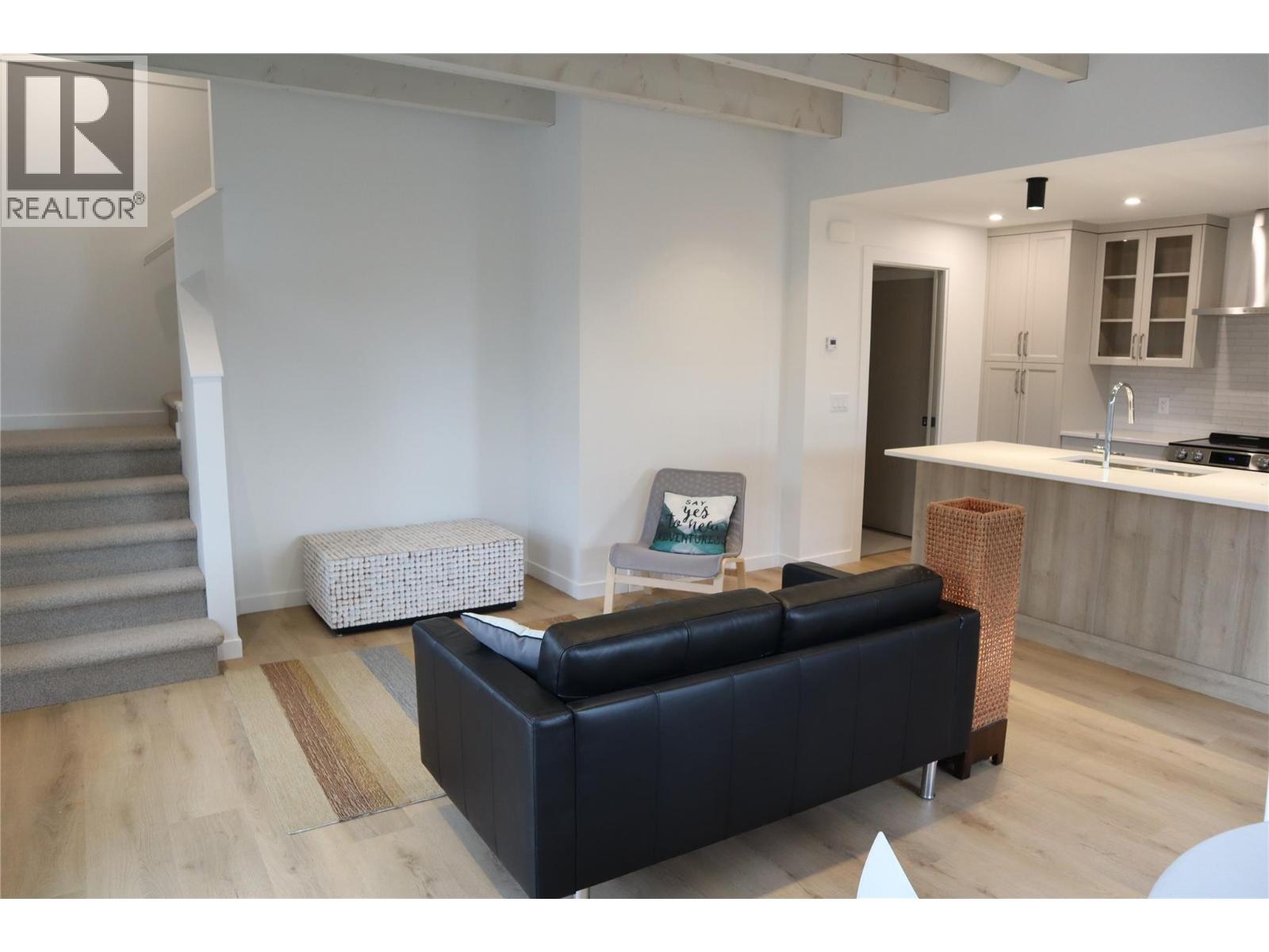 1 2957 Conlin Court, Kelowna