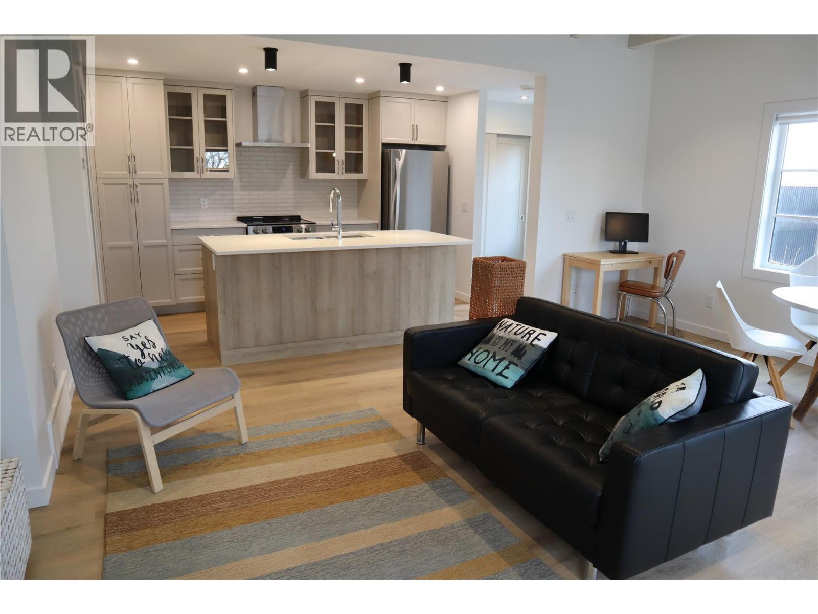 1 2957 Conlin Court, Kelowna