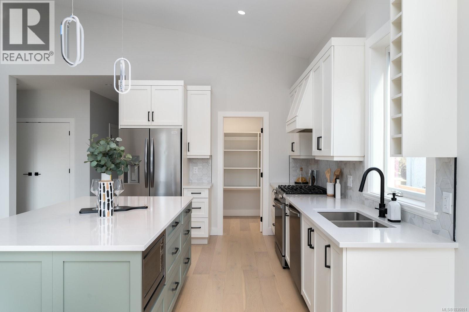 2284 MALAVIEW AVE - 6