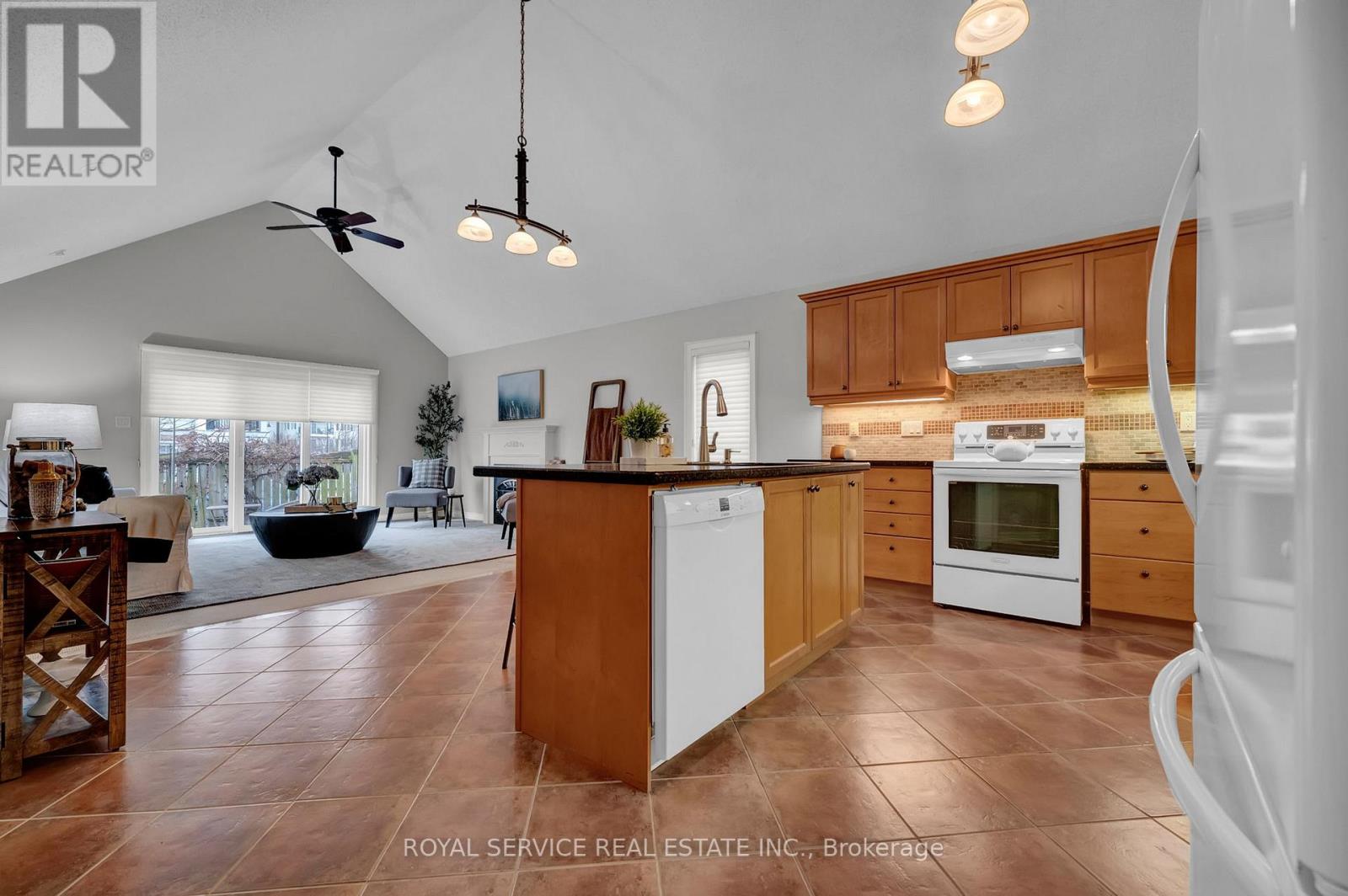 #5 350 LAKEBREEZE DRIVE - 12
