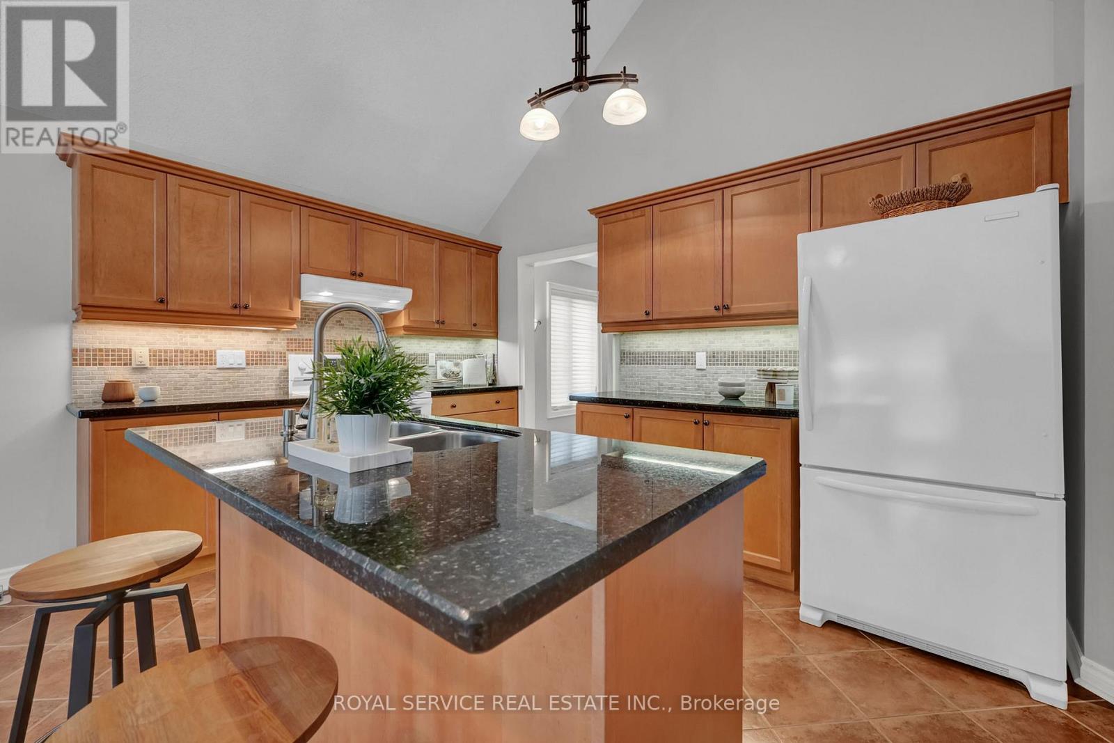 #5 350 LAKEBREEZE DRIVE - 13
