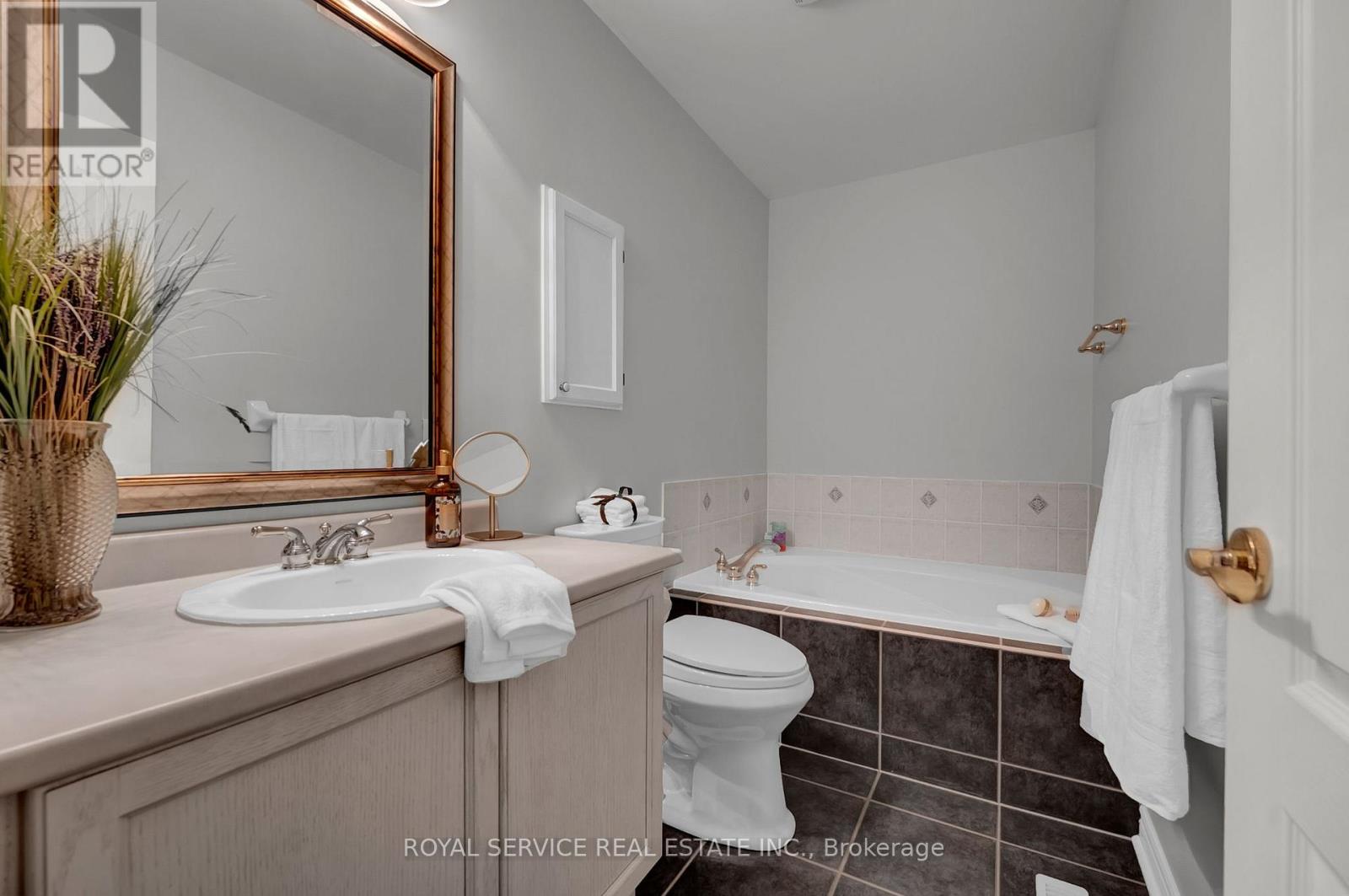 #5 350 LAKEBREEZE DRIVE - 21
