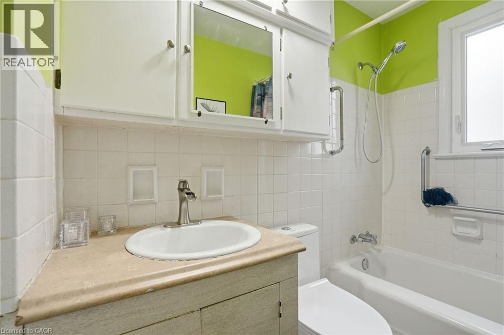 336 BARTON Street - 10