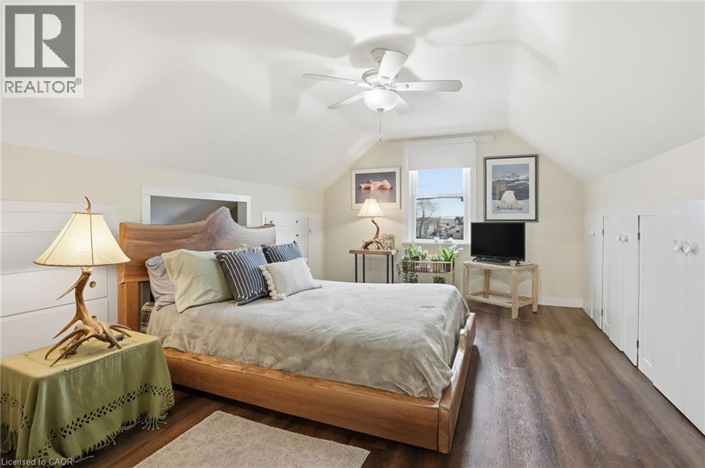 336 BARTON Street - 16