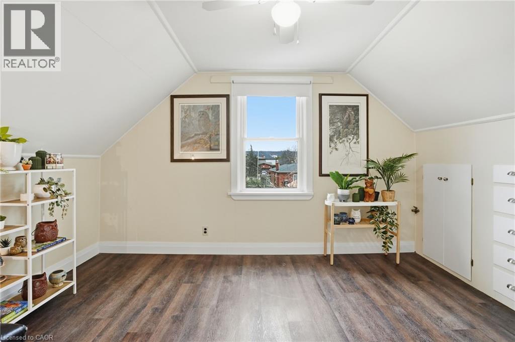 336 BARTON Street - 18