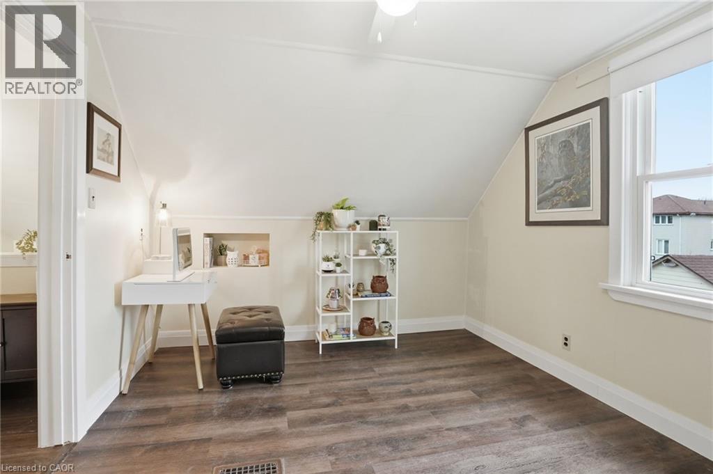 336 BARTON Street - 19